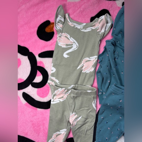 Newborn girl matching sets bundle - Picture 4 of 5